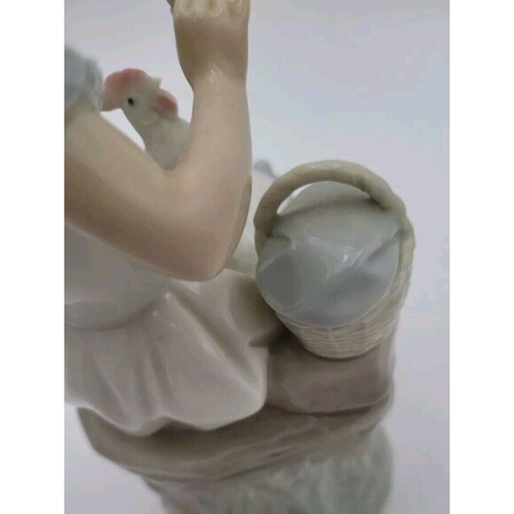 Vintage Nao By Lladro Girl Playing Rooster Spainish Figurine Excellent Condition - Picture 11 of 16